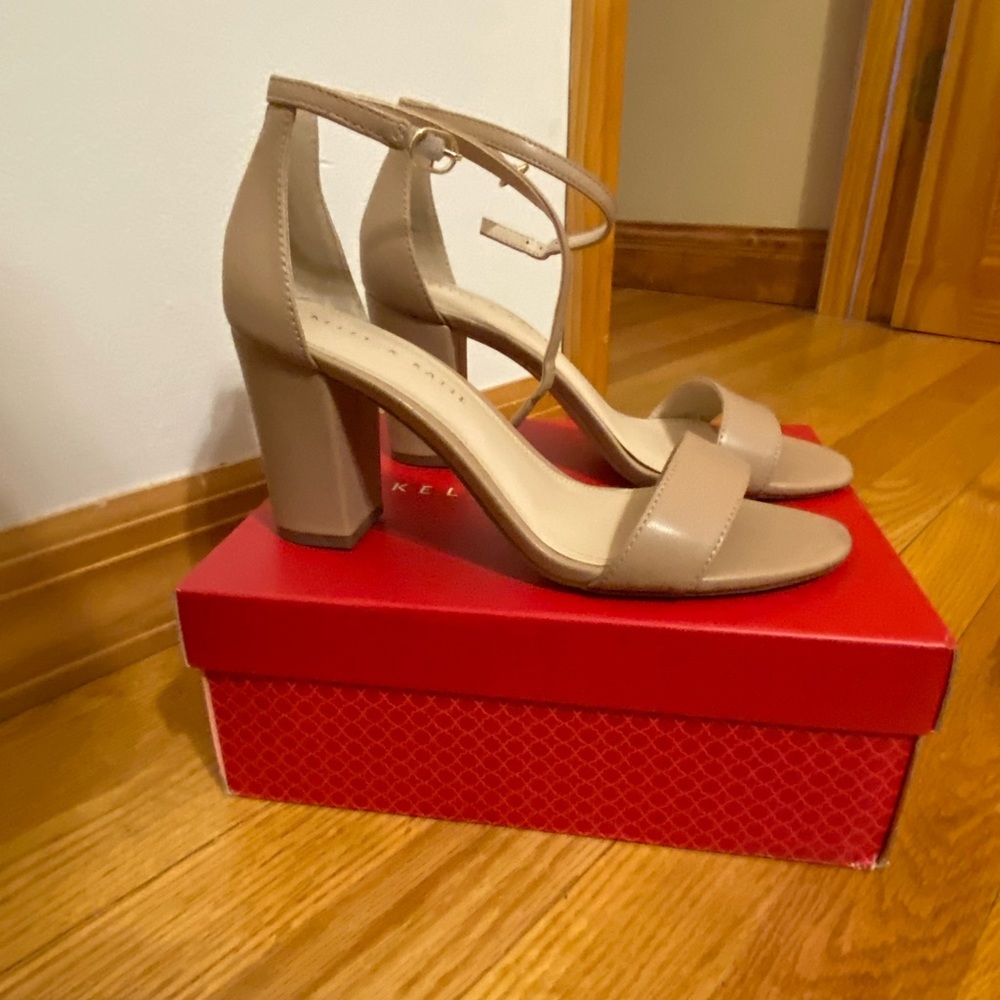 Beautiful and Comfortable block heels! Worn once :)